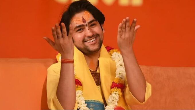 বাগেশ্বর বাবার ছবি জ্বালিয়েই চরম বিপত্তি! মুখ্যমন্ত্রীর কড়া হুঁশিয়ারির কয়েক ঘণ্টাতেই মধ্যরাতে শ্রীঘরে এক
