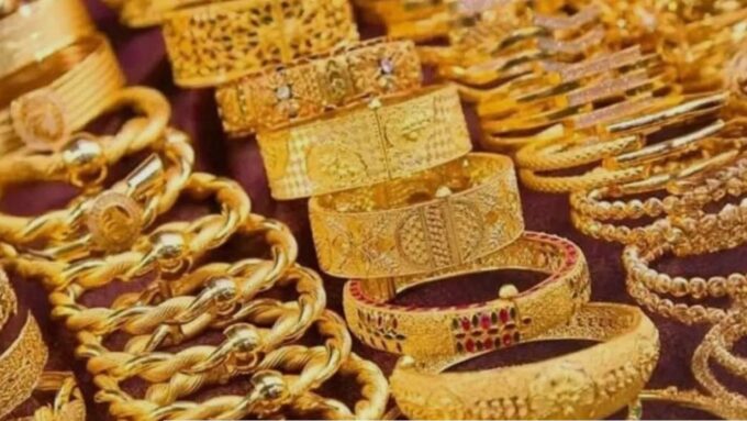 Gold Rate Today: ১০ গ্রামে ৩ লক্ষ ছোঁবে সোনা! মধ্যবিত্তের মাথায় হাত, বিশ্ববাজারের পূর্বাভাসে তীব্র আলোড়ন