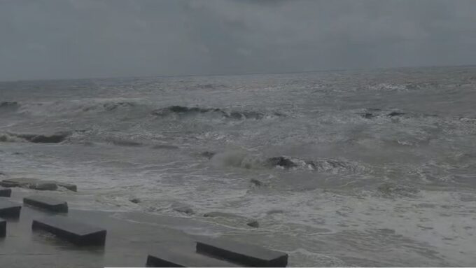 Weather today: মেঘলা উপকূলের আকাশ, সকাল থেকে বৃষ্টি! ঘূর্ণিঝড় থেকে গভীর নিম্নচাপে ‘অর্ণব’