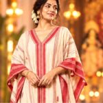 প্যান্ডেল হপিংয়ে সাজও হবে, আরামও থাকবে! পুজোর ফ্যাশনে কেন নজর কাড়ছে ধনেখালি কাফতান?