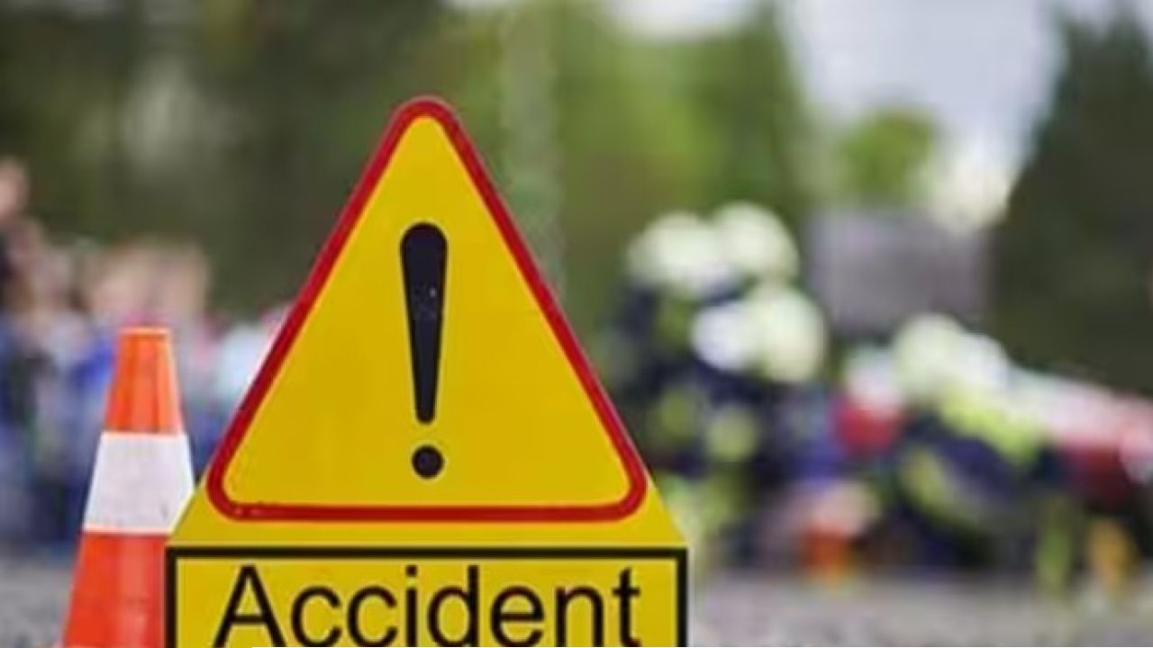 Bankura Accident:আর ফেরা হল না মায়ের কোলে! দাদুর সাইকেল থেকে ছিটকে পড়তেই ৪ বছরের শিশুকে পিষে দিল পুলিশের প্রিজন ভ্যান, রণক্ষেত্র বাঁকুড়া